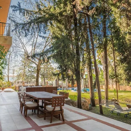 Villa Side Side